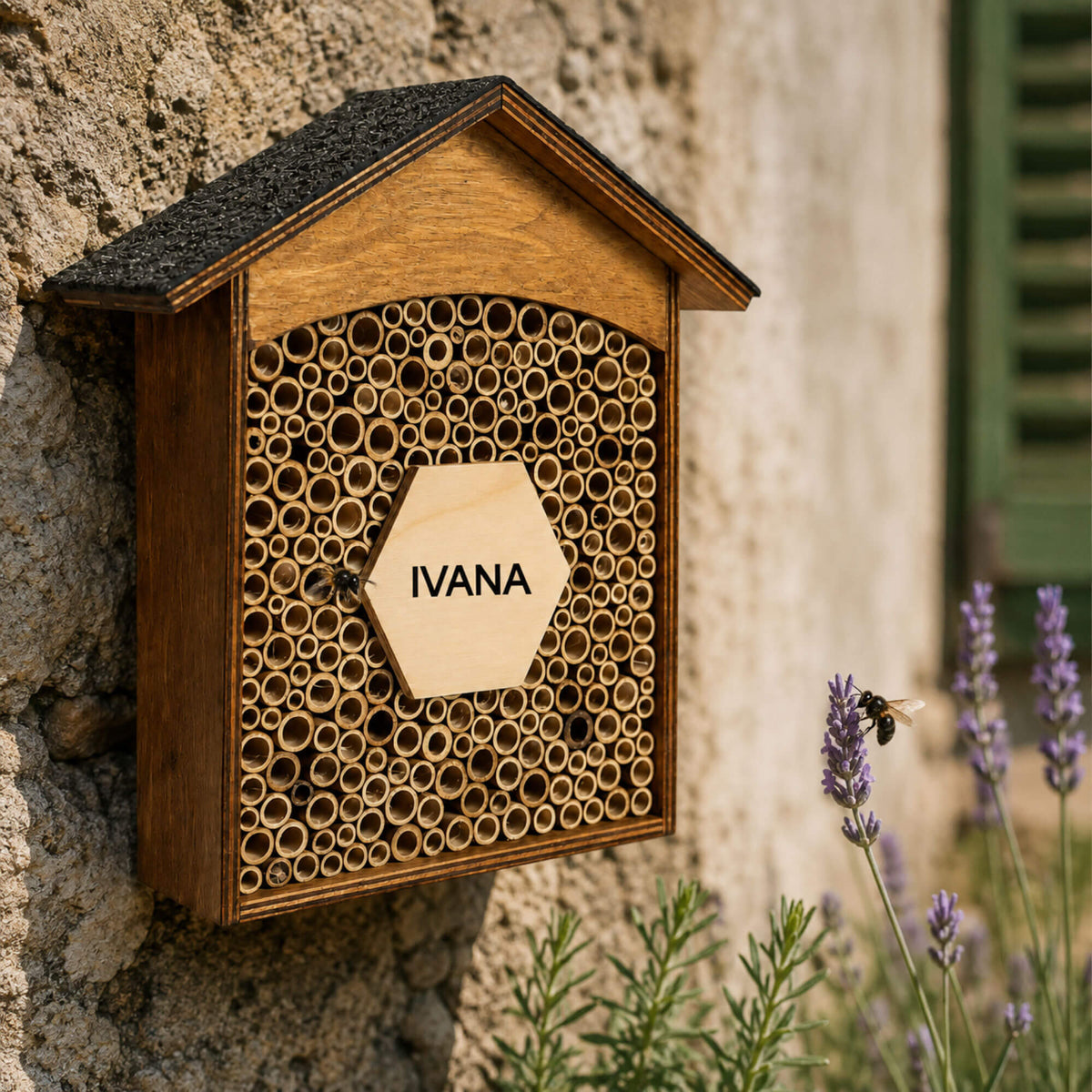 Kleiner Naturheld – Personalisiertes Wildbienenhaus
