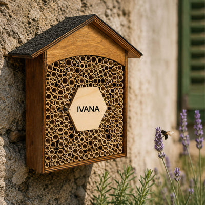 Kleiner Naturheld – Personalisiertes Wildbienenhaus