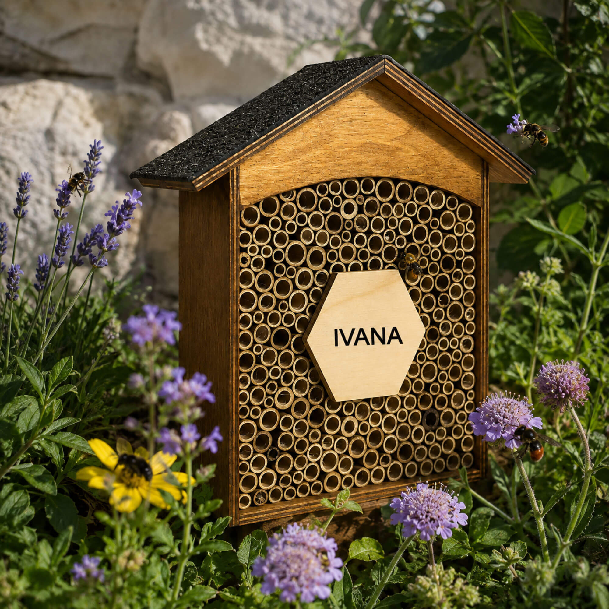 Kleiner Naturheld – Personalisiertes Wildbienenhaus
